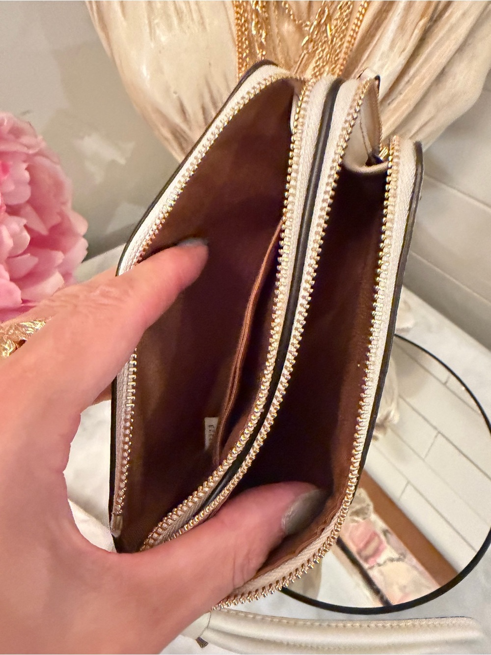 Coach EUC Beige Signature Zip double pocket Wallet Wristlet - Picture 9 of 10